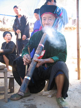 Hut-thuoc-lao.jpg